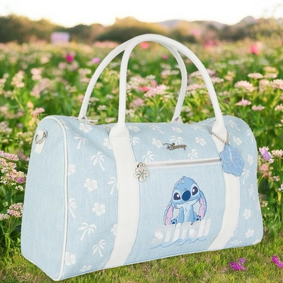 Disney's Stitch Weekender Bag NWT * - Picture 2 of 5